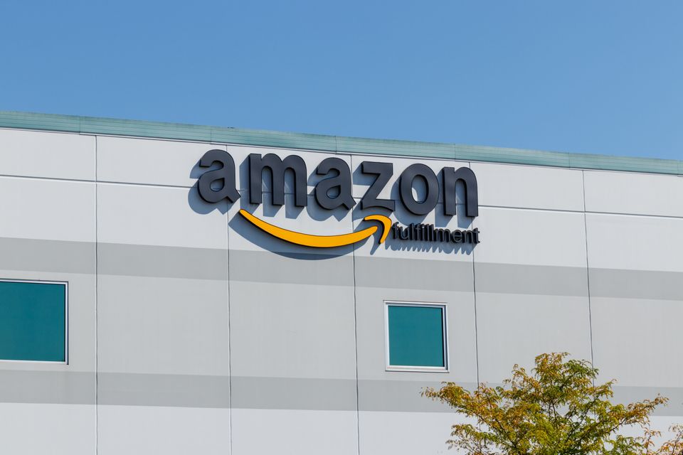 Почему все акции упали, а Amazon — нет?