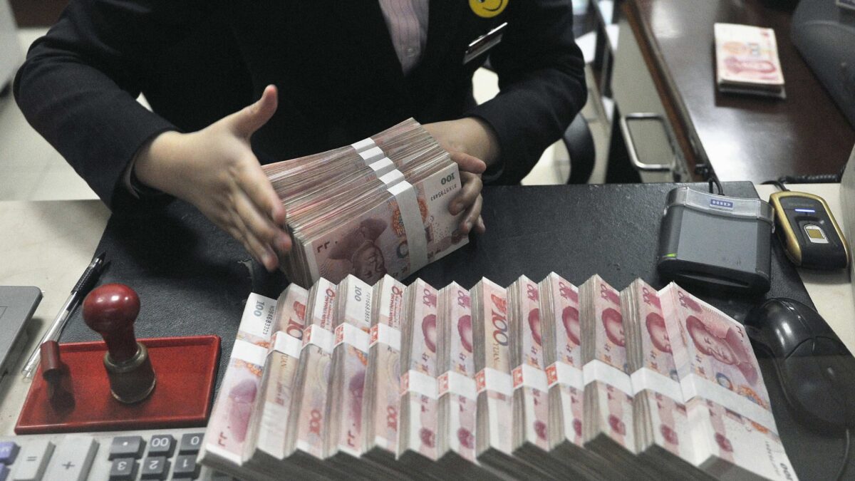 Почему спрос на юани среди россиян растет?
