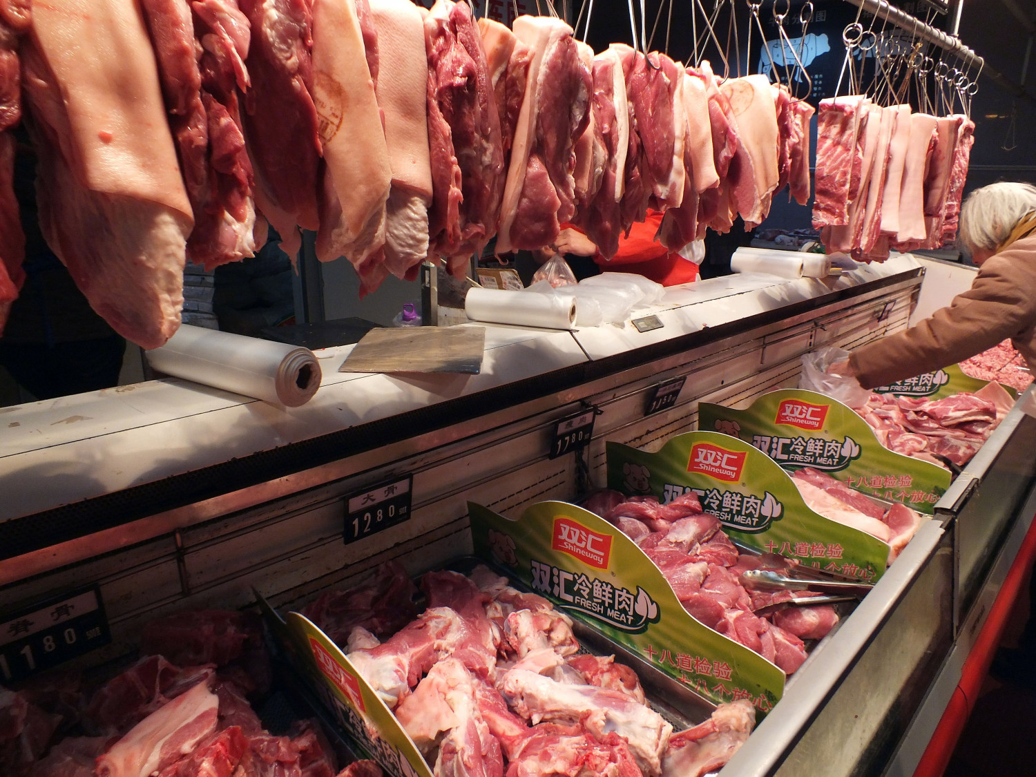 pork-products-on-chinese-market-shelf